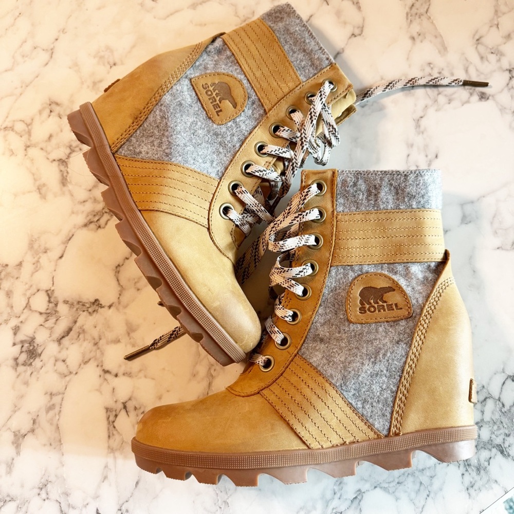 NWOB Sorel Women's Tan and Gray wedged Boots